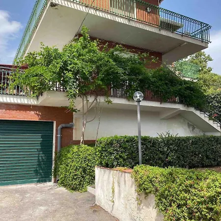 Il Vicolo House بيت للعطل